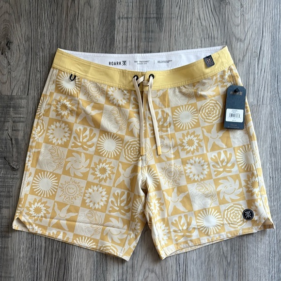 ROARK Passage 17”  Board Shorts Size 31 NWT - Picture 1 of 10